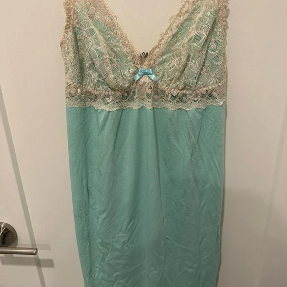 100% cotton Romantic Mint and Cream Chemise with Lace Detail - Picture 1 of 2
